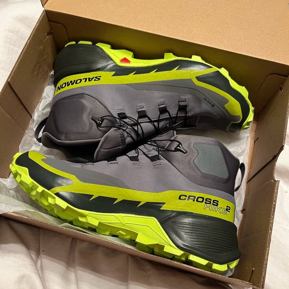 Salomon Cross Hike Mid GTX 2 brand new in box Mens 9.5